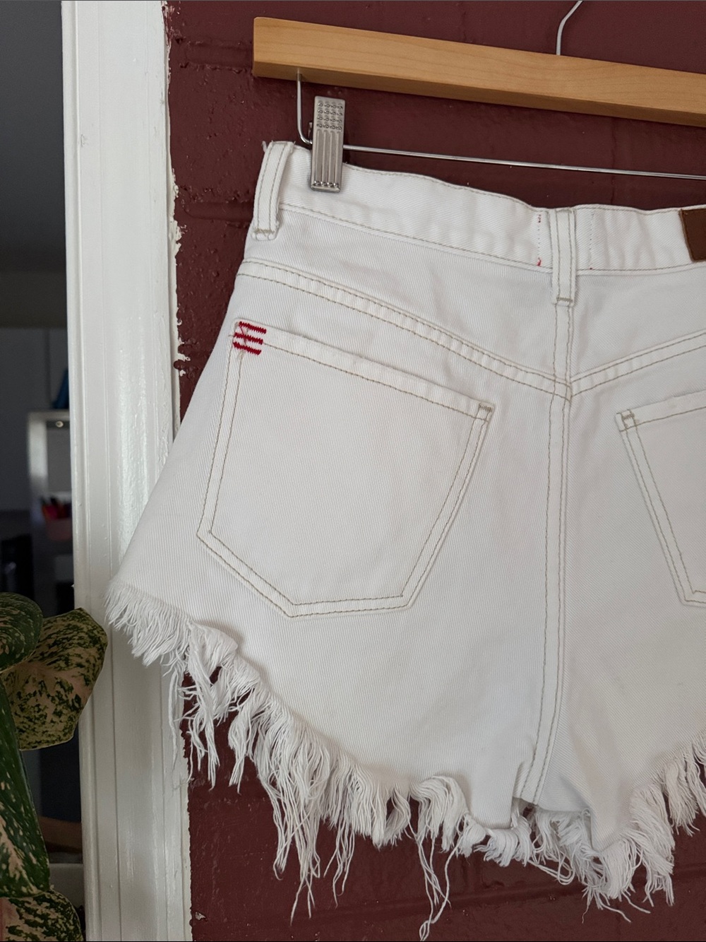 Urban Outfitters BDG White High Rise Cheeky Denim Frayed Hem Shorts Size 26 - Picture 6 of 7